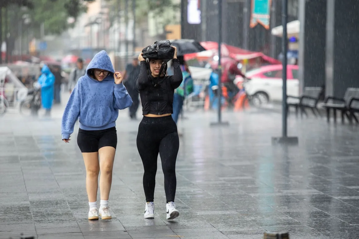 ¿CDMX en modo ‘congelador’? Prevén frío de hasta 4 grados y lluvias fuertes este fin de semana