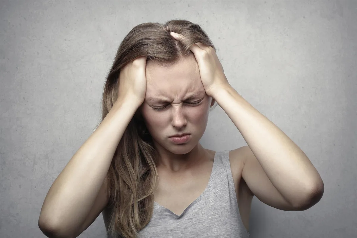 ¿La migraña solo causa dolor de cabeza? Estos son sus síntomas y cuánto puede durar