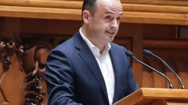 Deputado do PS chama "Pequeno Xerife" a Pedro Duarte após carga policial