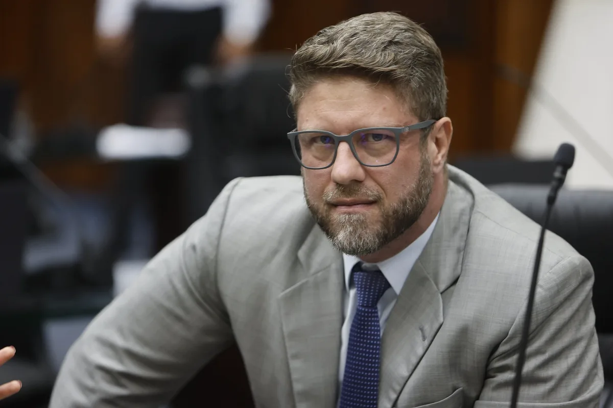 Eleições 2026 no PR: Requião Filho participa de entrevista e se reúne com policiais civis