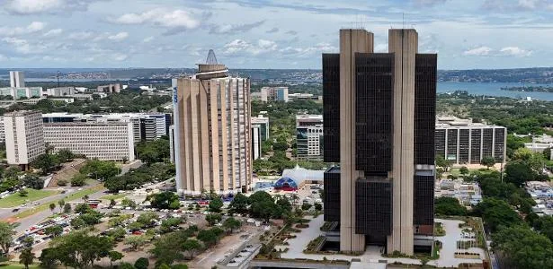 BC estuda limitar bancos antes de criar teto para dívida de famílias