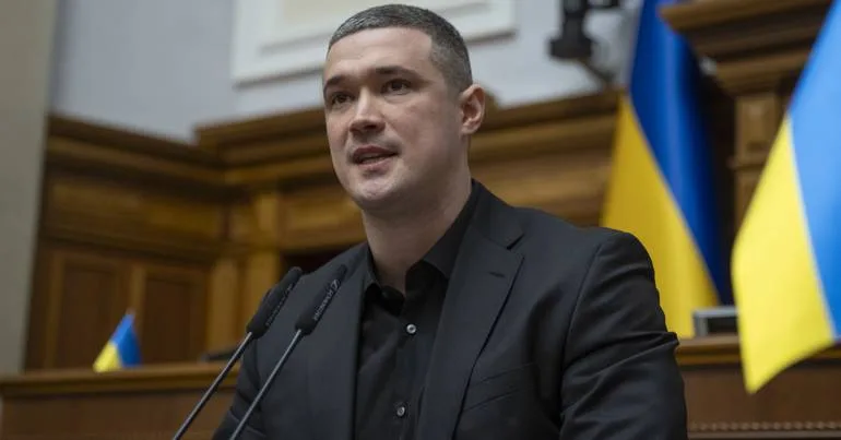 Antigo ministro ucraniano da Defesa pede eleições no país