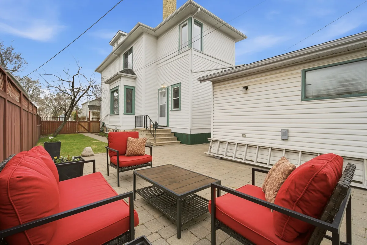 The homes you can get in Winnipeg for $425,000