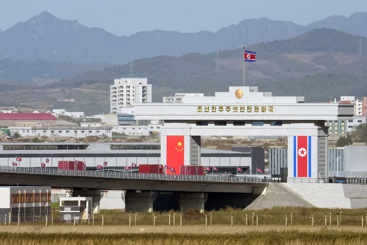 Dos puentes (uno ruso y otro chino) para romper el aislamiento de Kim Jong-un