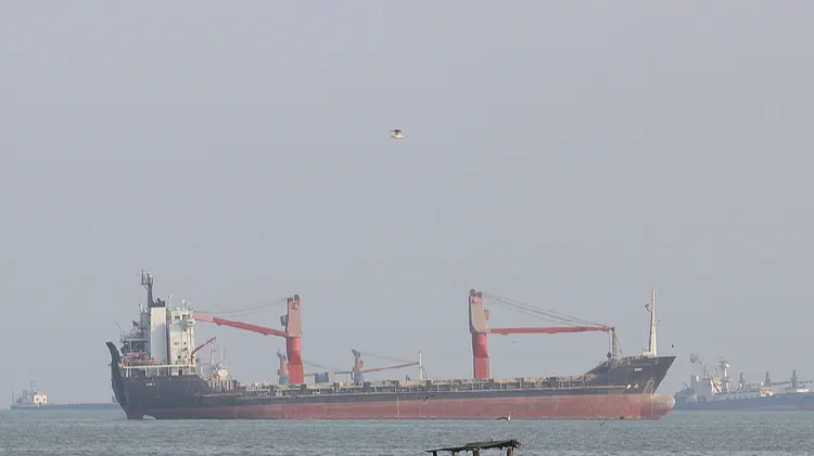 Saudi-Houthi strikes continue with more threats to infrastructure