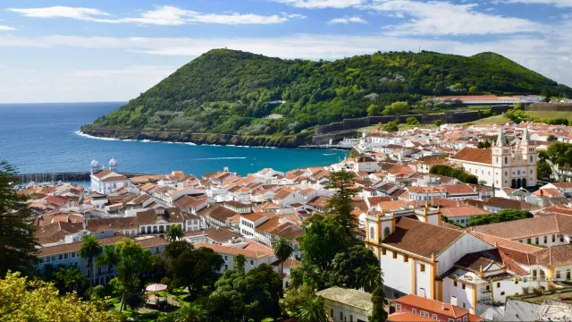 Mais de mil famílias devem rendas de casas sociais nos Açores