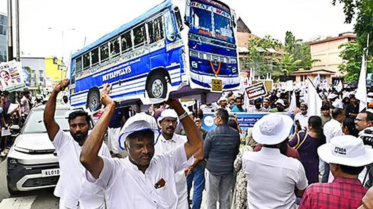 Keralam govt. forms four-member panel to look into private bus owners’ demands
