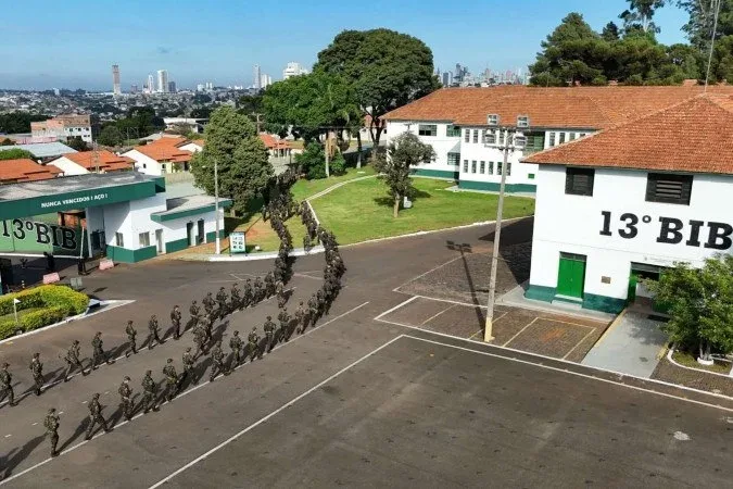 Soldado é condenado por chamar colega de “preto imundo” no quartel