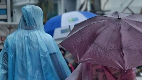 El Puente del Pilar atravesará un tiempo más estable y con un leve ascenso térmico, pero las lluvias persistirán el viernes