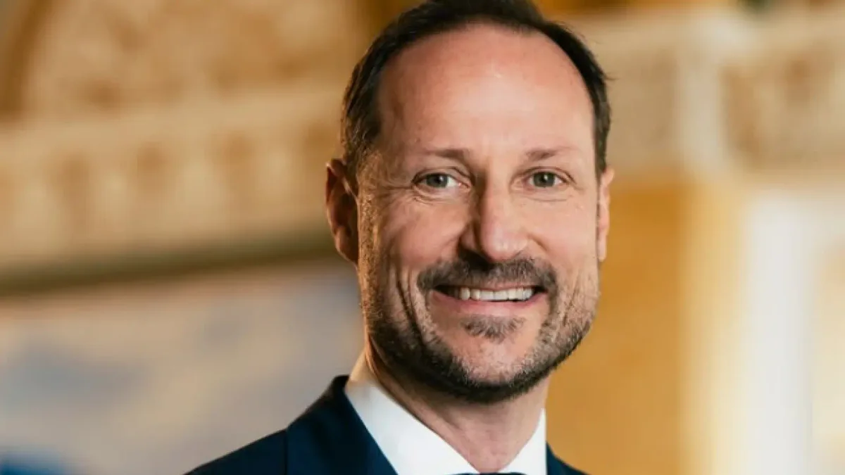 Así es Haakon VIII, el nuevo rey de Noruega: el hombre que se lo jugó todo por el amor de una madre soltera, hoy convertida en reina