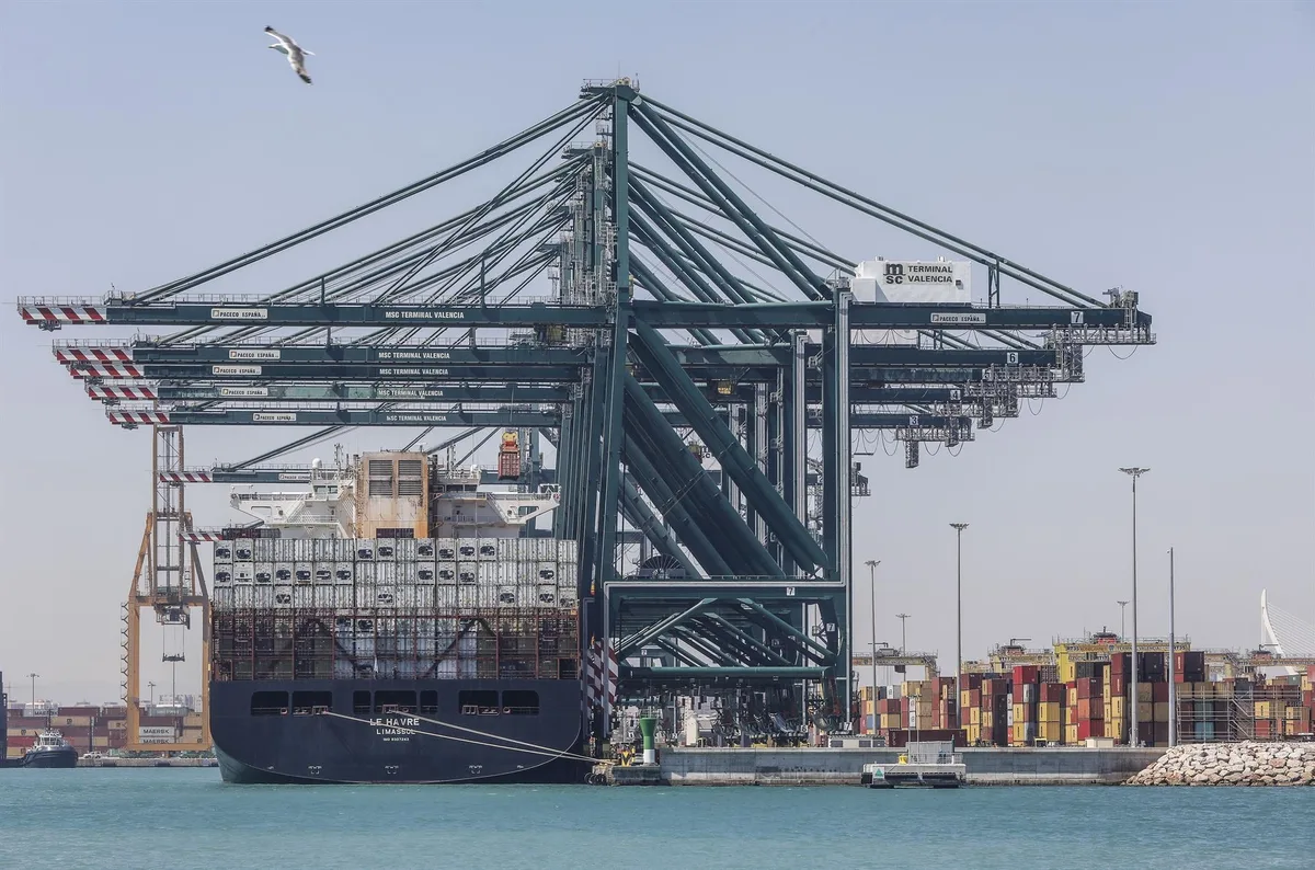 El déficit comercial de España con EEUU baja un 5,4% hasta junio y sube un 11,8% en el caso de China