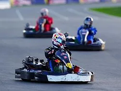 "Mein bisher größter Sieg": "Chaotisch": F1-Star Verstappen überholt 100 Kart-Fahrer