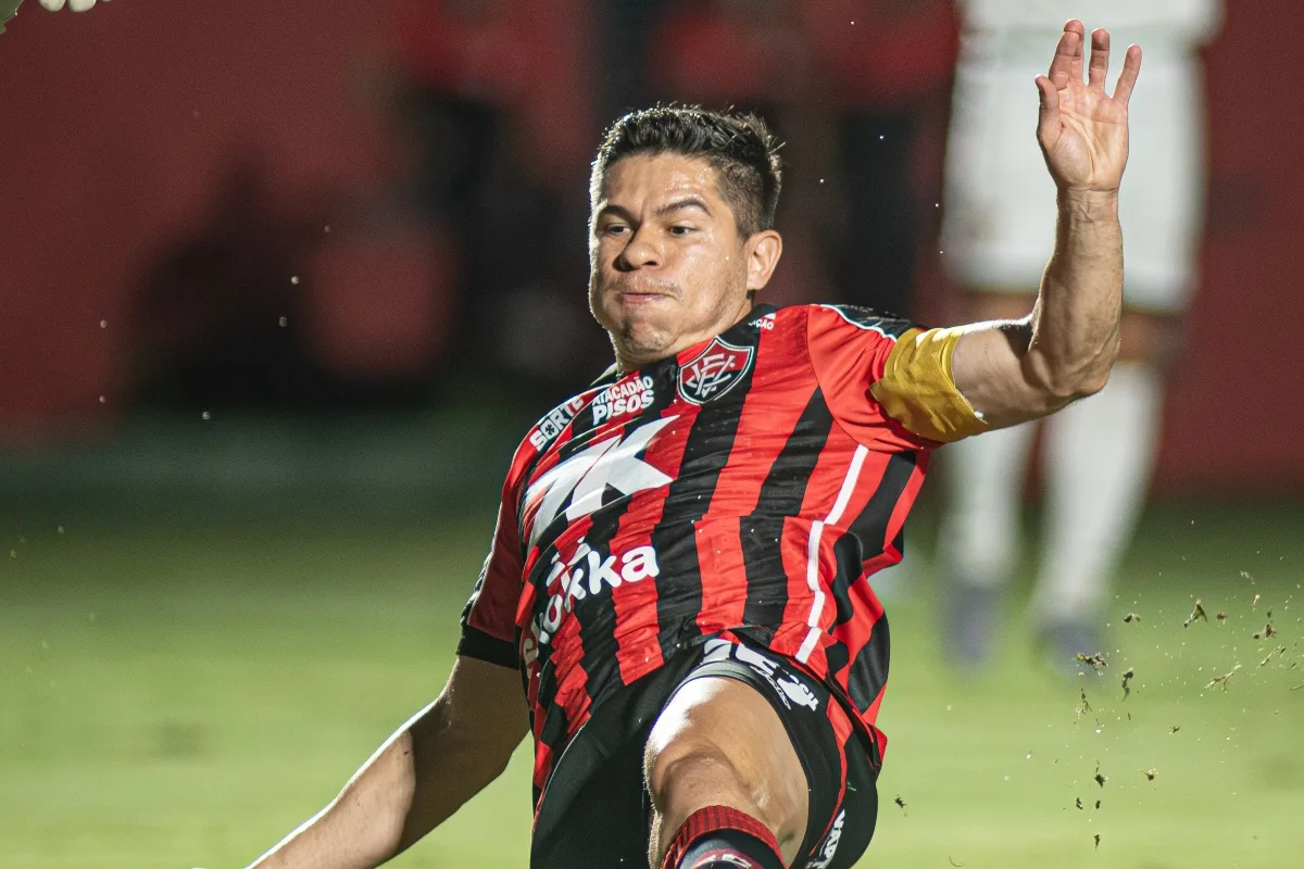 Osvaldo cobra união no Vitória após queda na Copa do Brasil