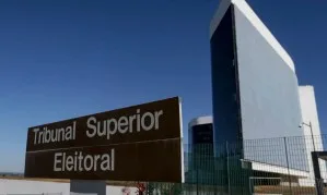 Mendonça manda apagar vídeo de IA que relaciona Flávio Bolsonaro a Vorcaro