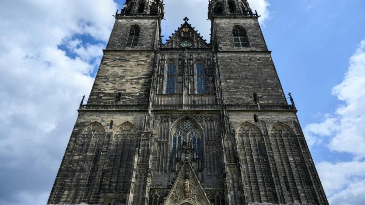 Gebeine Ottos des Großen werden in Magdeburger Dom feierlich beigesetzt