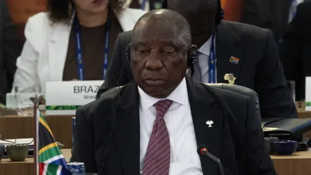 Ébola: Ramaphosa apela a cessar-fogo humanitário imediato na RDCongo