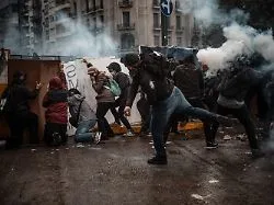 Von Frankreich bis Argentinien: Kampf gegen Sparpolitik - eine ganze Generation erhebt sich