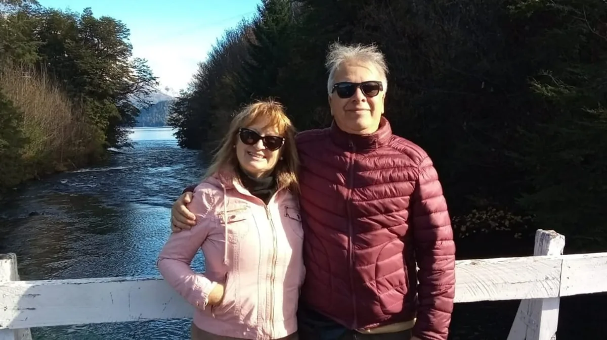 A los 60 años se enamoraron sin haberse visto, la pandemia los mantuvo separados y él dejó su ciudad para empezar una vida juntos