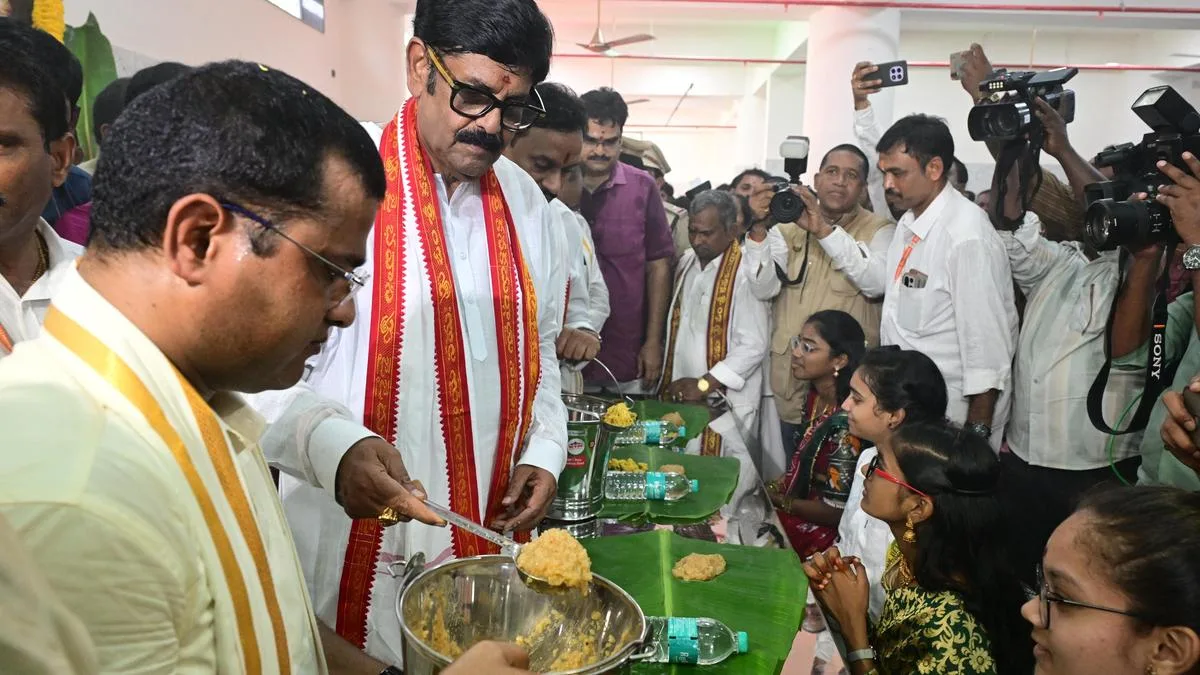 No plan to privatise annaprasadam scheme, says Kanaka Durga temple EO