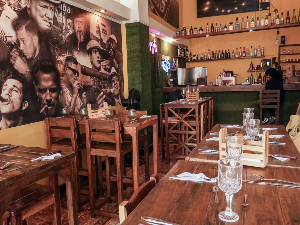 ¿Cómo intentan sostenerse los restaurantes en Cuba entre apagones, escasez de insumos y la caída del turismo?
