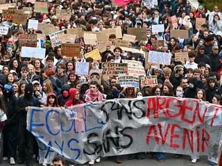 Blocus des lycées : 4 % des établissements fermés ce vendredi, de nombreuses universités bloquées