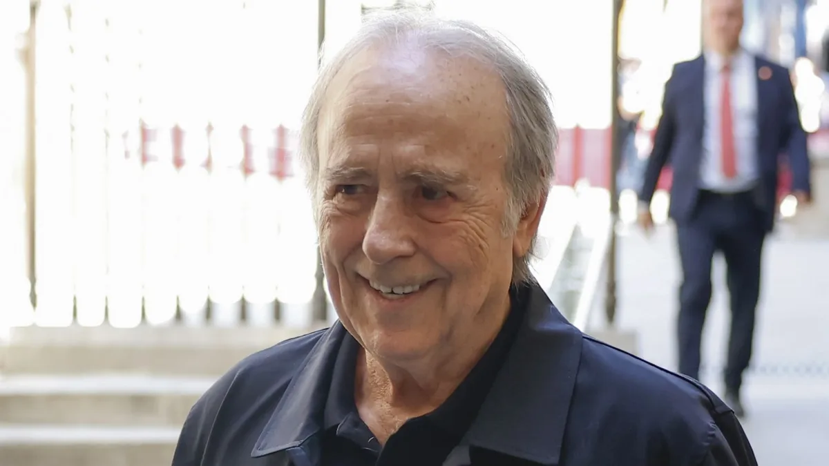 Joan Manuel Serrat, 82 años: "Soy hijo único con tres hermanos; mi padre viudo aportó uno y luego adoptaron a dos primas huérfanas"