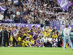 Gemeinsame Ehrenrunde: BVB fertigt Underdog im Pokal ab - und alle feiern sich