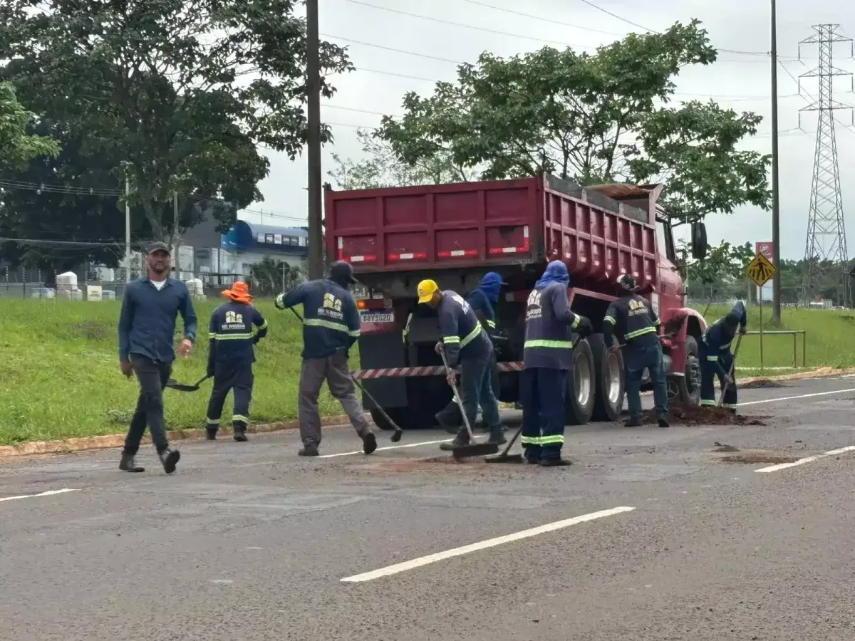 Prefeitura reconhece transtornos com buracos e promete transparência em CPI