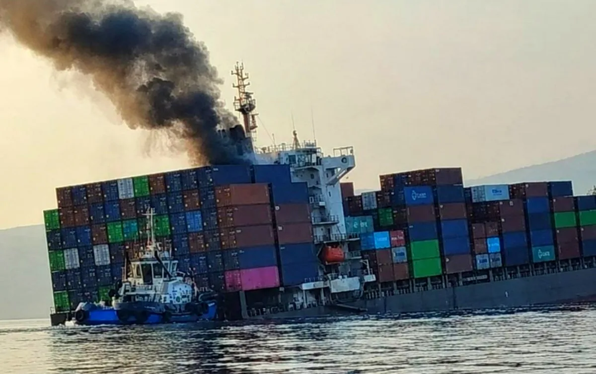 Aumentan los ataques en el estrecho de Ormuz: se hunden dos buques y aumenta el precio del petróleo