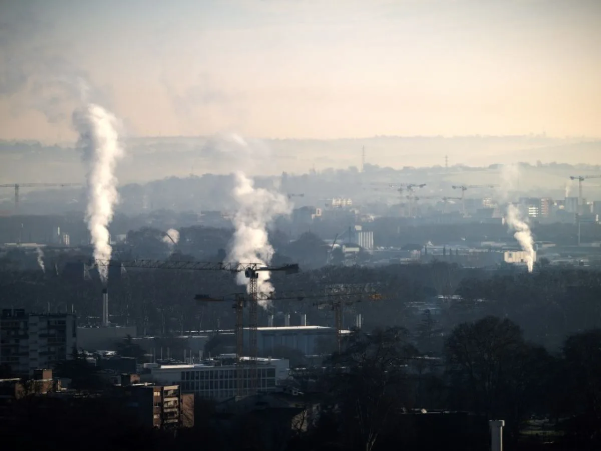 Gaz à effet de serre : les émissions baissent en France, mais pas assez vite