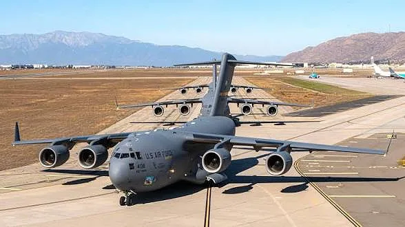 Avião militar dos EUA terá aterrado em Moscovo e missão é um mistério