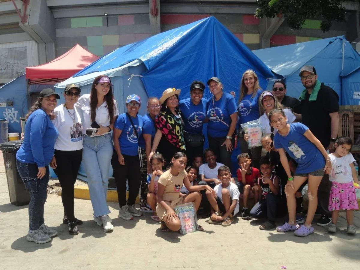 Editorial Saber lleva libros a escuelas en carpas de La Guaira