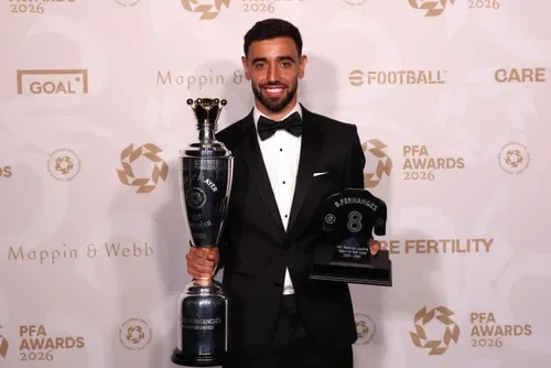 Manchester United captain Bruno Fernandes crowned PFA player of the year