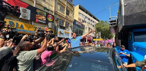 Em Nova Iguaçu, Flávio defende Bolsa Família: 'melhorar ainda mais'