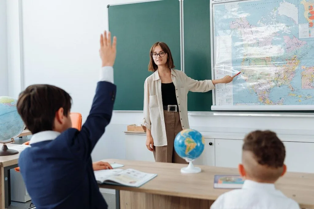 Doou 1 milhão de dólares aos professores, para suavizar um desequilíbrio
