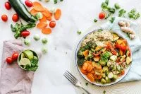 IPCA-15: alimentos ficam mais baratos pelo 3º mês, mas leite sobe 23% no an