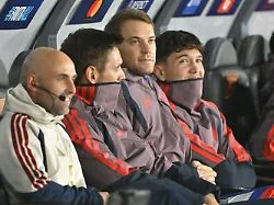"Flüssigkeit im Fuß": Fehlt Neuer dem FC Bayern auch gegen Arsenal?