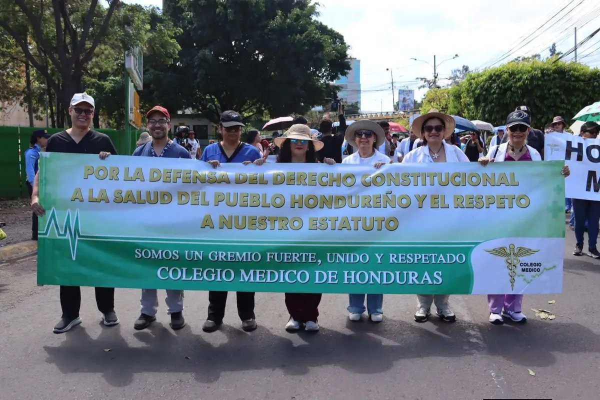 Honduras: Salud afirma que el 97% de médicos interinos ya cobró y exige el regreso a las consultas