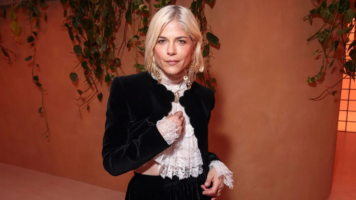 Vorfall in Flugzeug: Selma Blair verletzt Flugpersonal und wird festgenommen