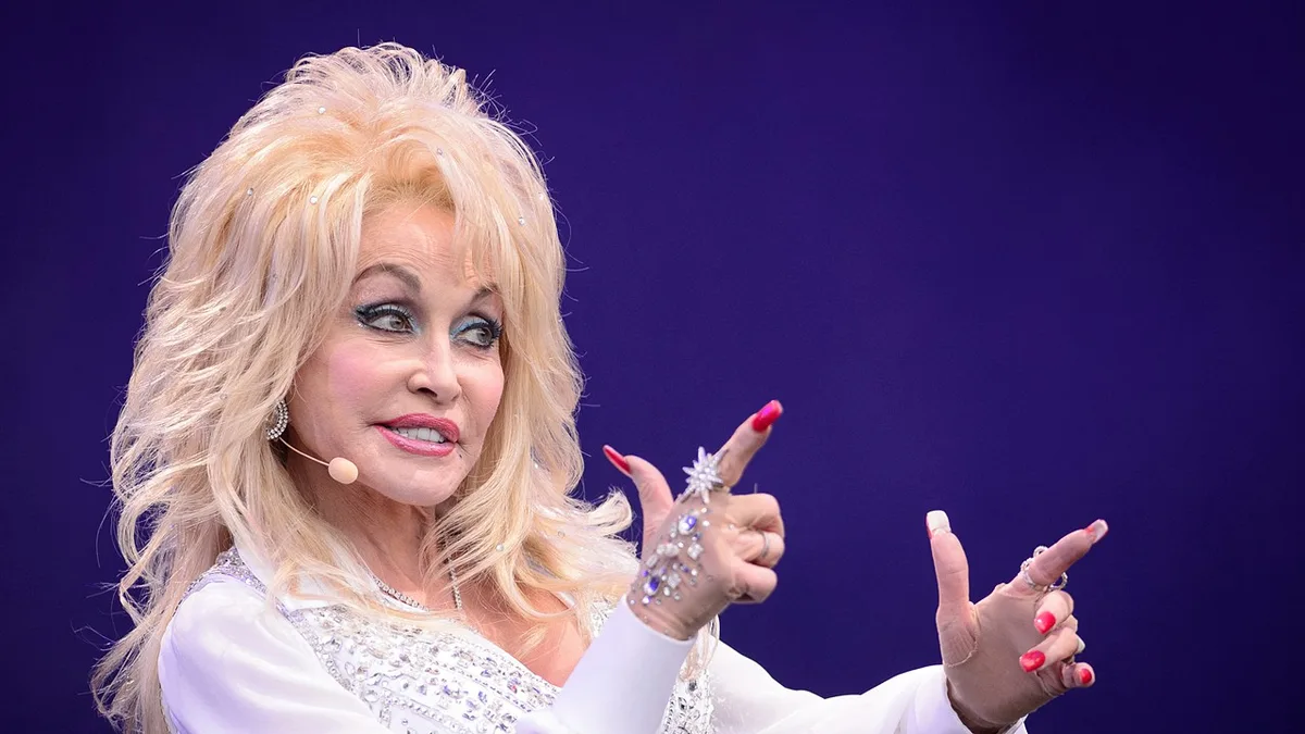 Dolly Parton, a estrela que nasceu nas montanhas e conquistou o mundo
