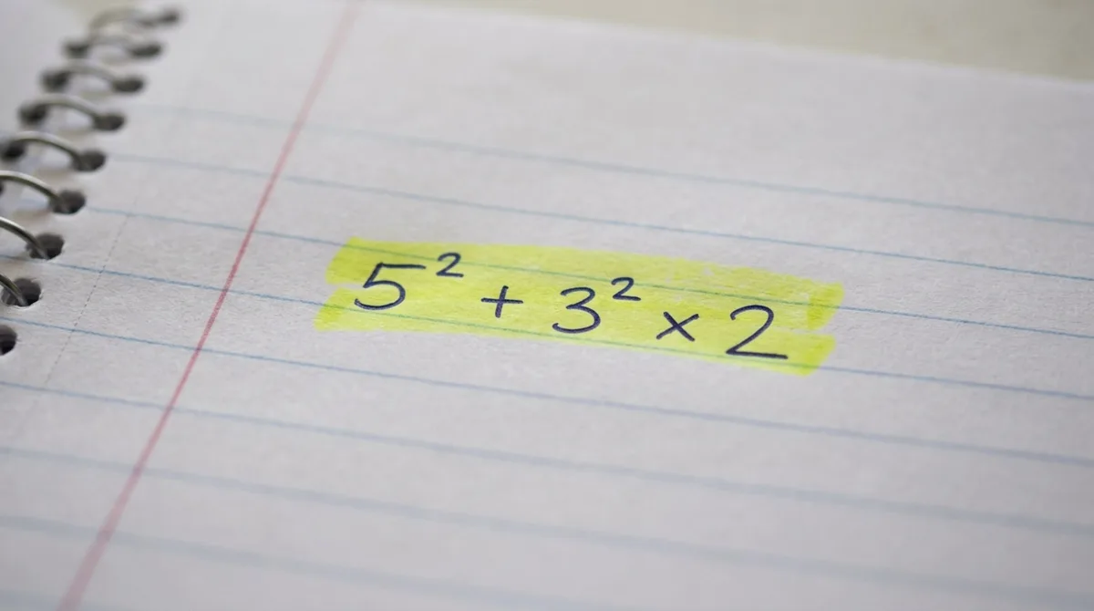 Faça o teste: resolva 5² + 3² × 2 mentalmente