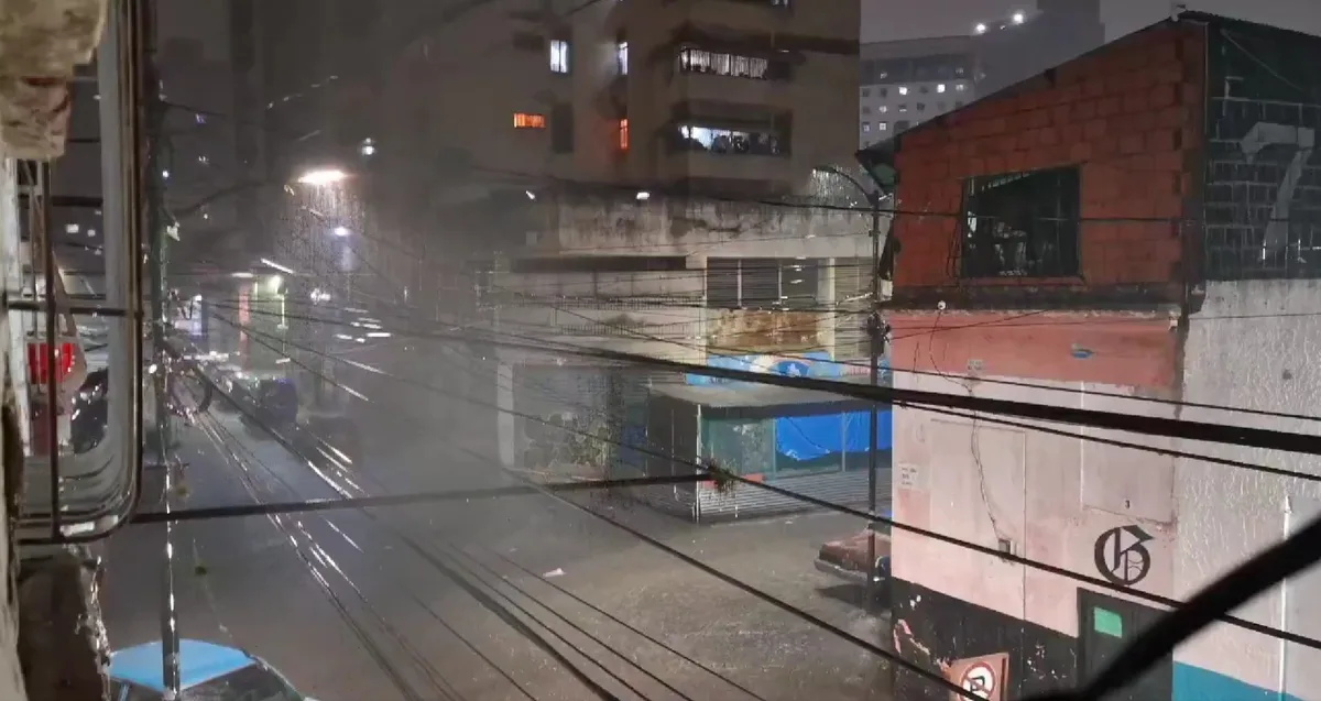¿Cuántos litros de agua por metro cuadrado generaron las recientes lluvias en Caracas?