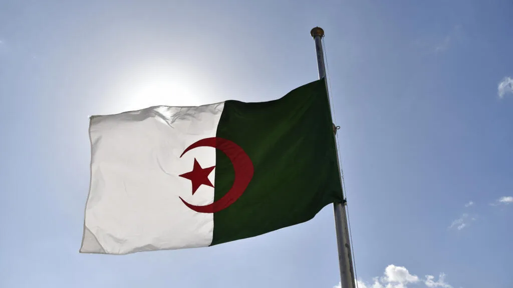Le Premier ministre algérien Sifi Ghrieb à Bamako pour relancer la coopération