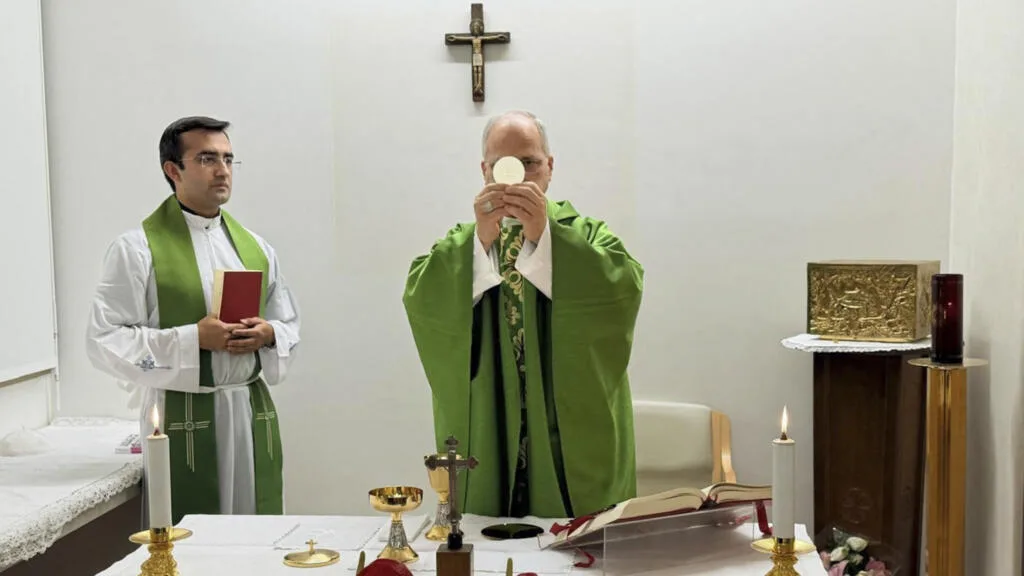 Le Vatican publie les premières photos du pape Leon XIV depuis son opération