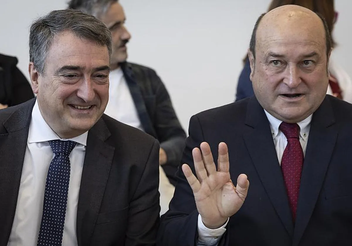 Fieles a Ortuzar ponen contra las cuerdas al PNV de Esteban en plena precampaña