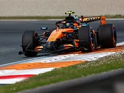 Verstappen nach Crash raus : Weltmeister Norris rast zum Sieg bei Zandvoort-Abschied