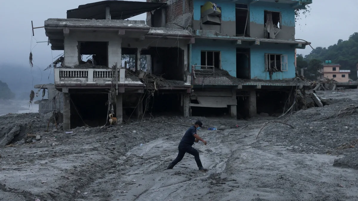 Sturzflut im Himalaja: Schlamm erschwert Rettungsarbeiten in Nepal