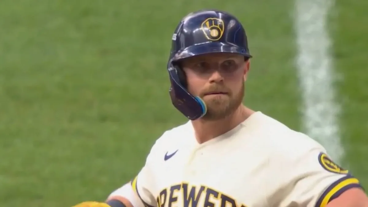 Brewers’ Bauers grinds out 12-pitch walk to set up Yelich’s two-run single