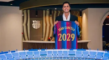 João Cancelo oficializado como reforço do FC Barcelona até 2029