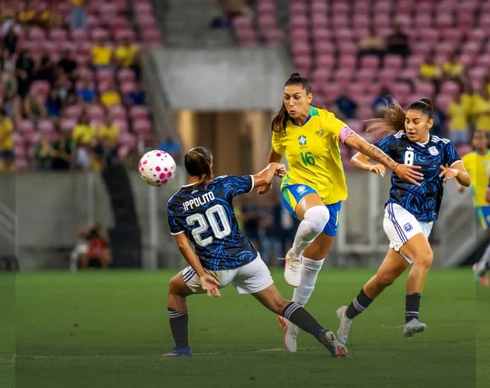 La selección argentina femenina logró un heroico empate 2-2 frente a Brasil: aguantó más de media hora con una jugadora menos